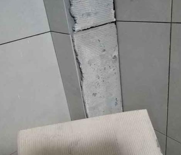 安宁瓷砖空鼓维修公司分享下厨房瓷砖脱落的补救措施。